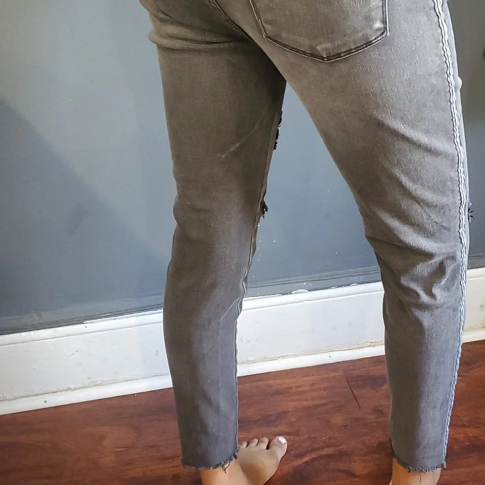 Kancan woman's gray black distressed crop stretch jeans size 27 - Picture 6 of 16